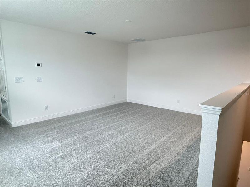 Spacious, unfurnished interior of a new home in Ridgeview, Clermont (Image 10).