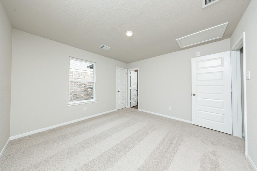 Spacious, unfurnished interior of a new home in Lake Conroe Area Homes, Montgomery (Image 15).