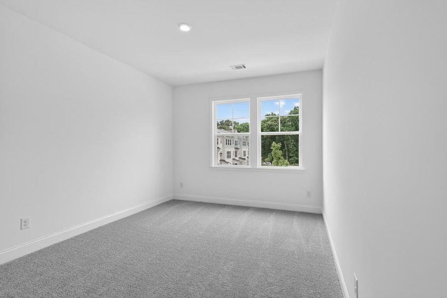 Spacious, unfurnished interior of a new home in Auburn Glen, Dacula (Image 20).