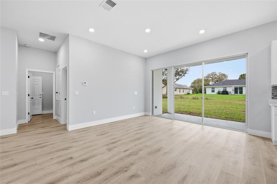 Spacious, unfurnished interior of a new home in , Ocala (Image 15).
