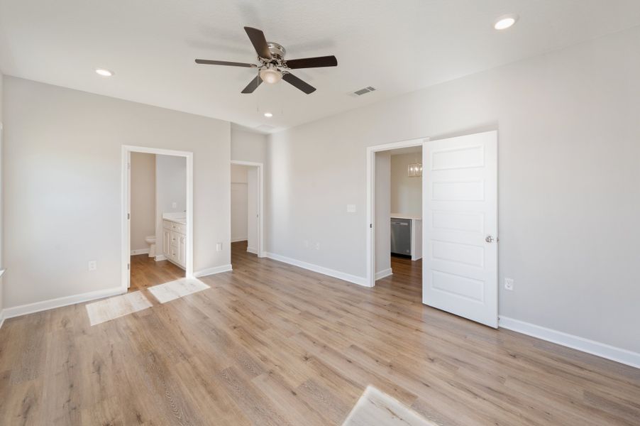 Representative unfurnished interior of a home built from the Savannah by CJL Homes in Oak Hollow, Crestview (Image 20).