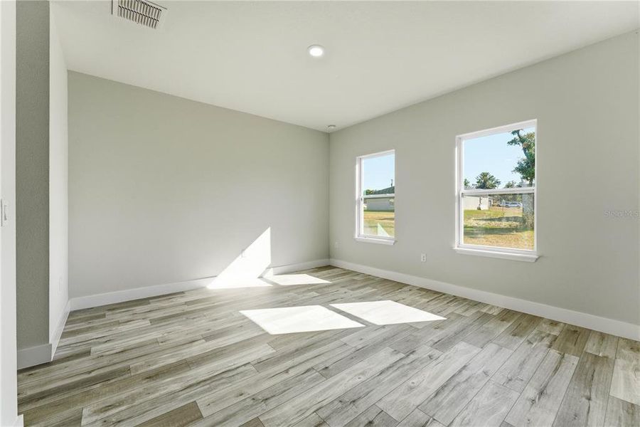 Spacious, unfurnished interior of a new home in , Ocala (Image 33).