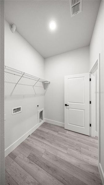 Spacious, unfurnished interior of a new home in , North Port (Image 17).