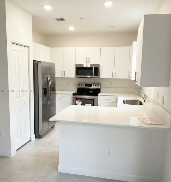Furnished interior view inside a new home in , Pembroke Pines (Image 5).
