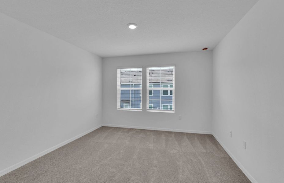 Spacious, unfurnished interior of a new home in Normandy Pines, Jacksonville (Image 14).