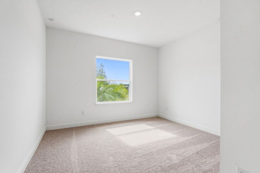 Spacious, unfurnished interior of a new home in Eden Hills, Lake Alfred (Image 47).