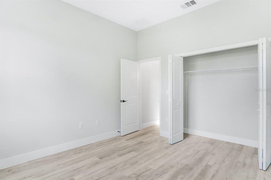 Spacious, unfurnished interior of a new home in , Ocala (Image 12).