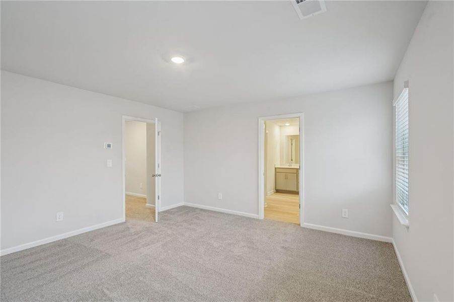 Spacious, unfurnished interior of a new home in Avalon - Reserve Series, Conyers (Image 15). Spacious, unfurnished interior of a new home in Avalon - Reserve Series, Conyers (Image 15).