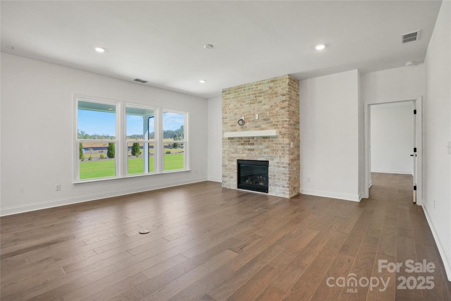 Spacious, unfurnished interior of a new home in Forest Creek, Waxhaw (Image 11).