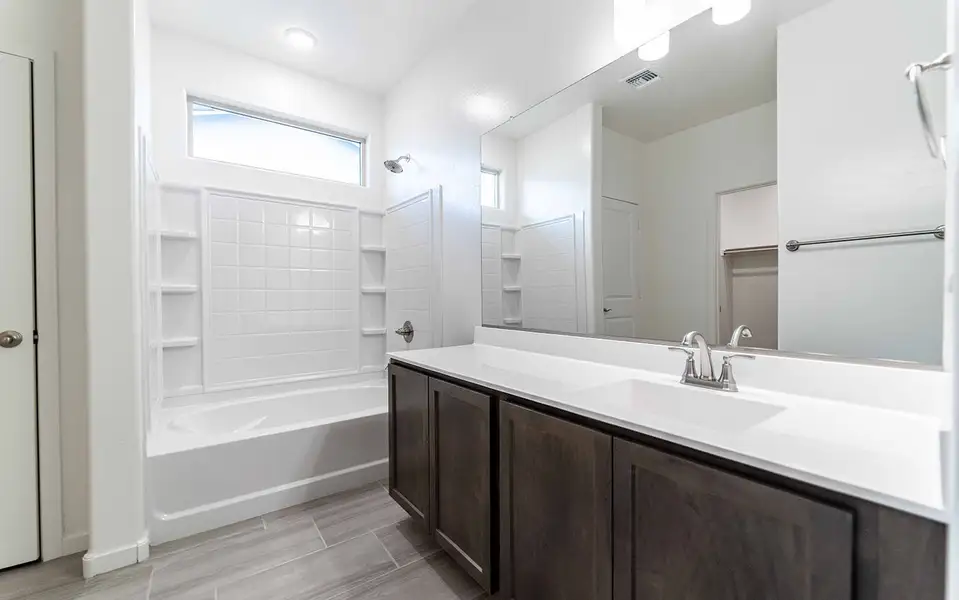 Furnished interior view inside a new home in Rancho Mirage, Maricopa (Image 7).