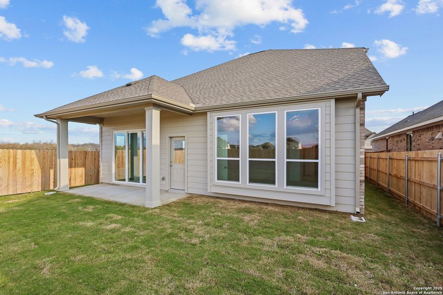 Exterior details and patio area of a home in Sunflower Ridge, New Braunfels (Image 23).