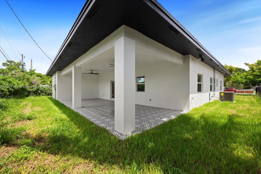 Front exterior of a new home in , West Palm Beach, FL, highlighting curb appeal (Image 20).