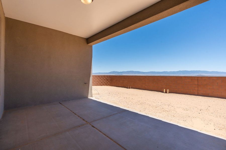 Exterior details and patio area of a home in Hillside Park, El Paso (Image 3).