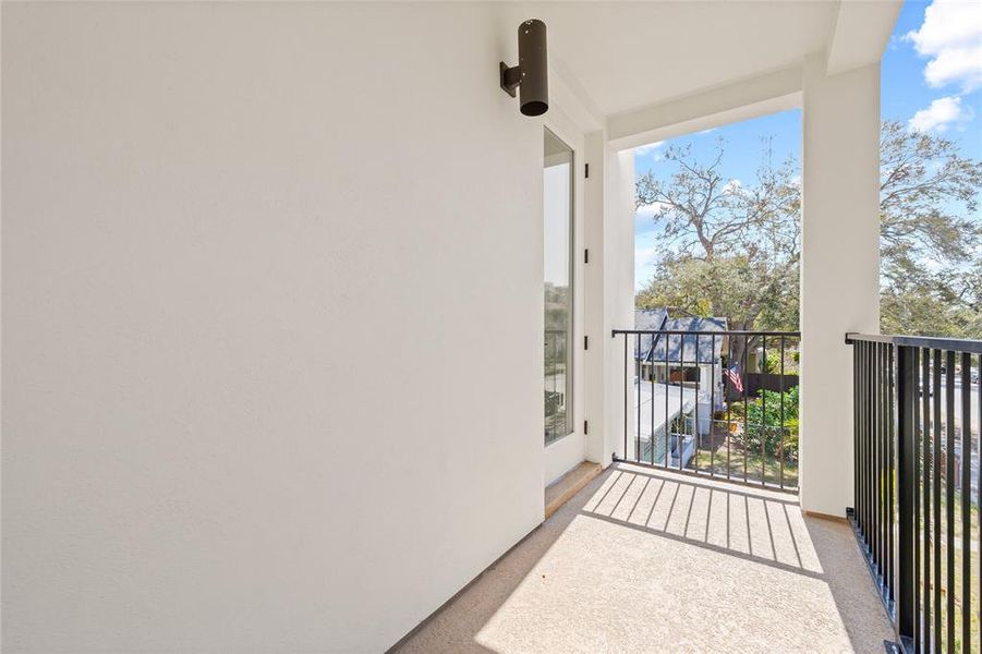 Exterior details and patio area of a home in Alante, St. Petersburg (Image 27).