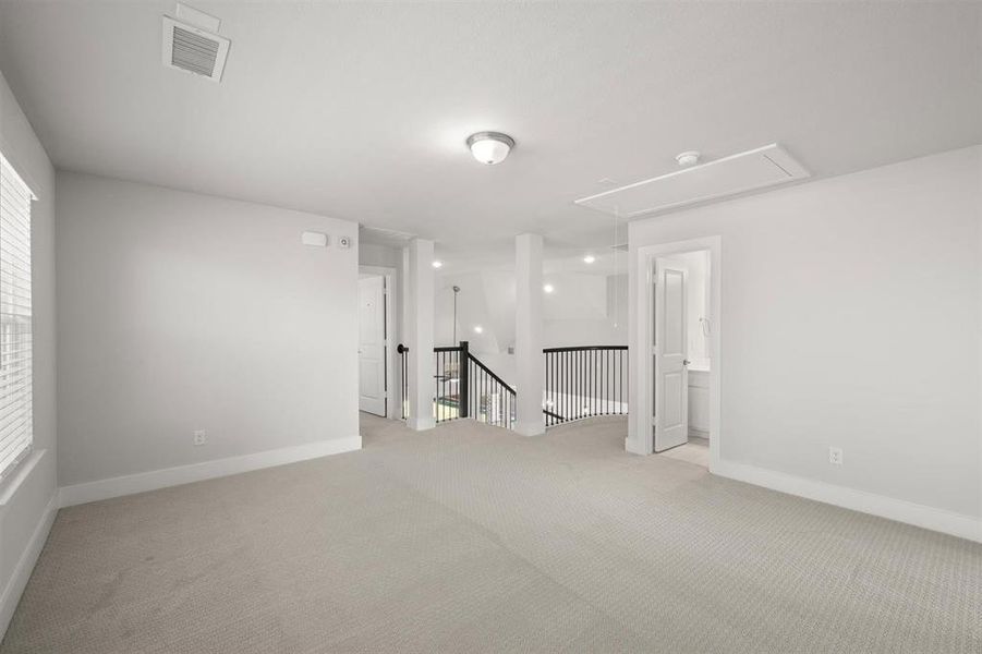 Spacious, unfurnished interior of a new home in Oaks of North Grove, Waxahachie (Image 31).