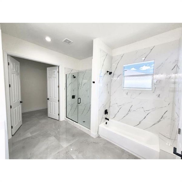 Spacious, unfurnished interior of a new home in , Port Charlotte (Image 17).