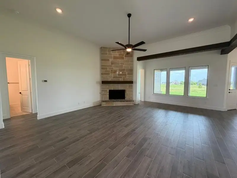 Spacious, unfurnished interior of a new home in Rocky Top, Krum (Image 15).