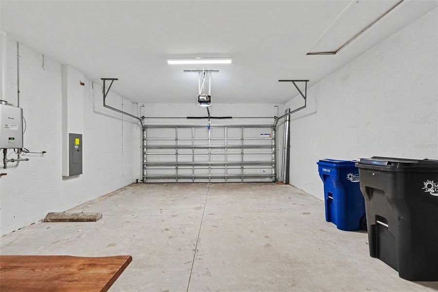 Spacious, unfurnished interior of a new home in , Bradenton (Image 19).