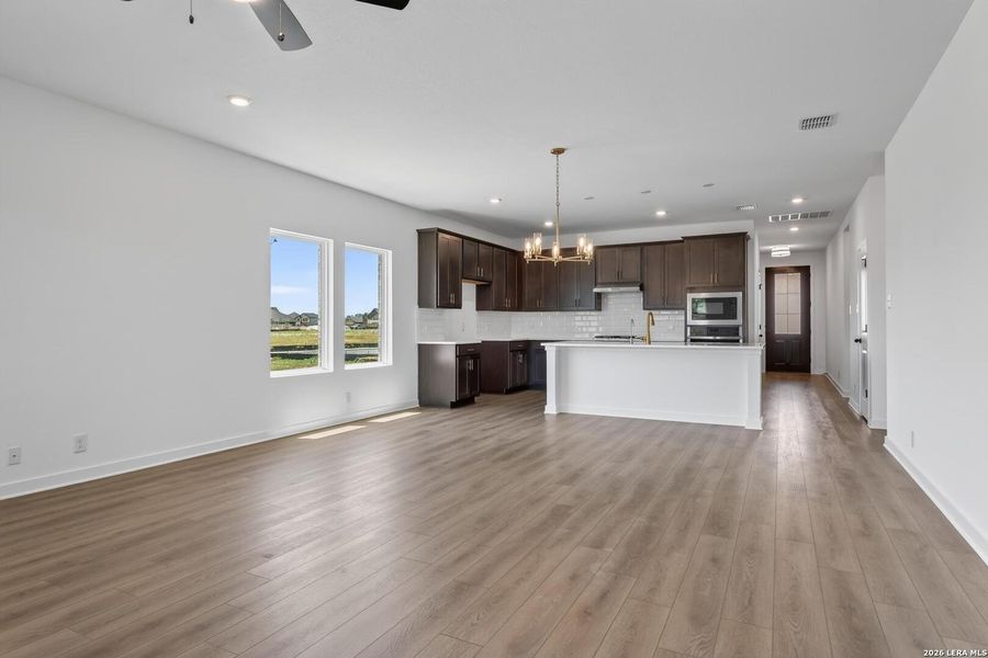 Spacious, unfurnished interior of a new home in Nopal Valley, San Antonio (Image 19).