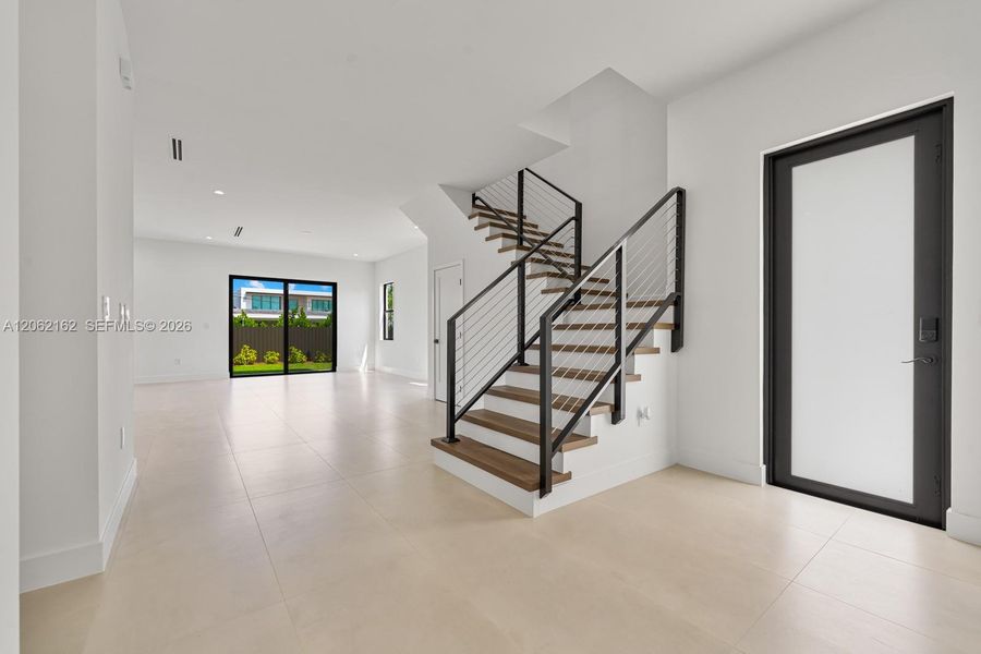 Spacious, unfurnished interior of a new home in , Miami (Image 23).
