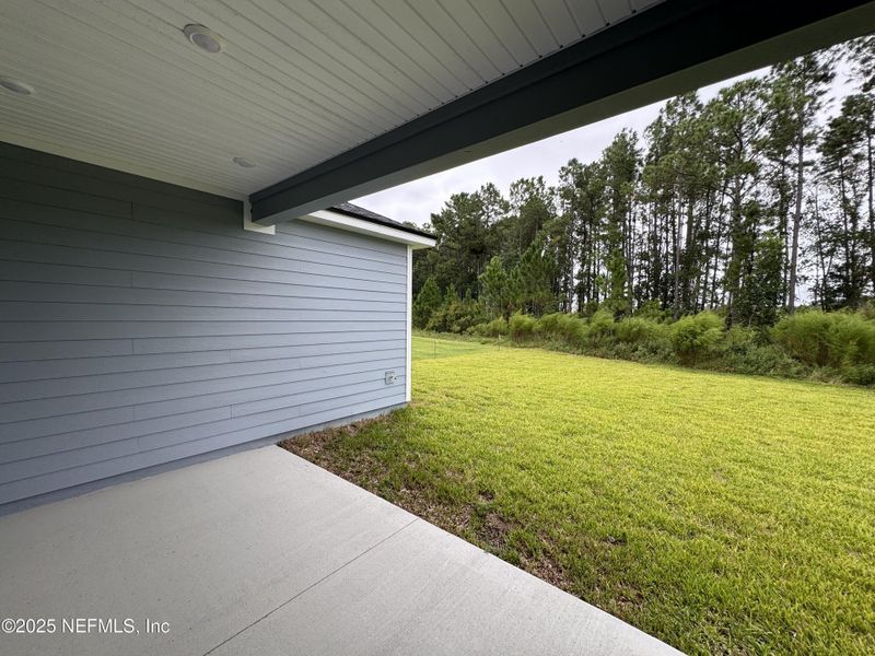 Exterior details and patio area of a home in Hyland Trail, Green Cove Springs (Image 3).