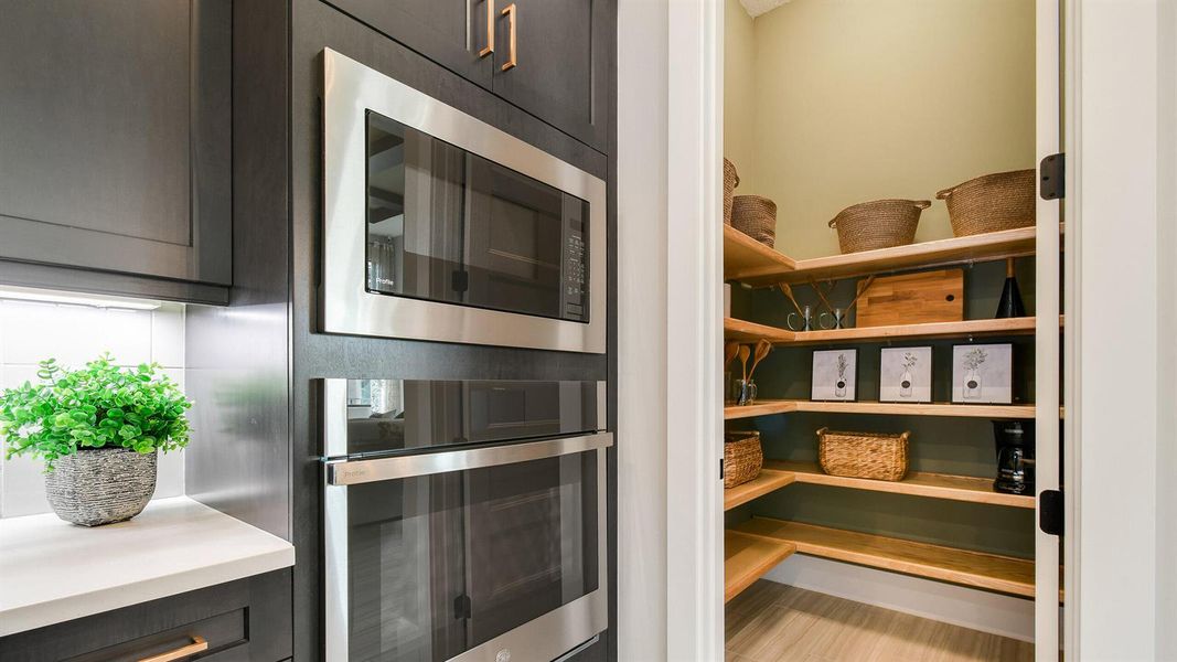 MOS-Madison Model - Kitchen and Pantry