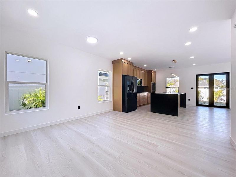 Spacious, unfurnished interior of a new home in , St. Petersburg (Image 28).