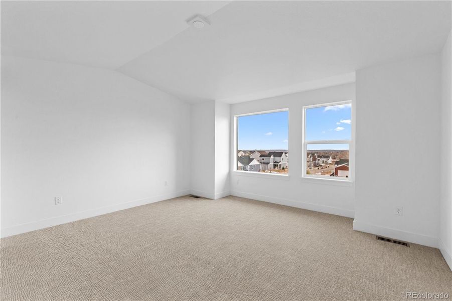 Spacious, unfurnished interior of a new home in Dillon Pointe - Skyview, Broomfield (Image 15).