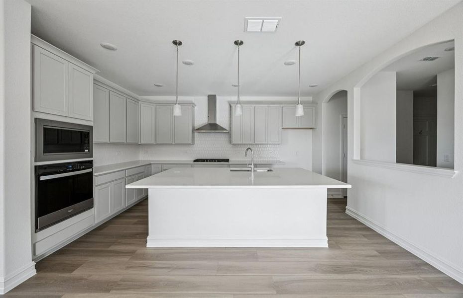 Eat-in island kitchen