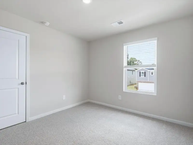 Spacious, unfurnished interior of a new home in Pleasant Brook, Greenville (Image 16).