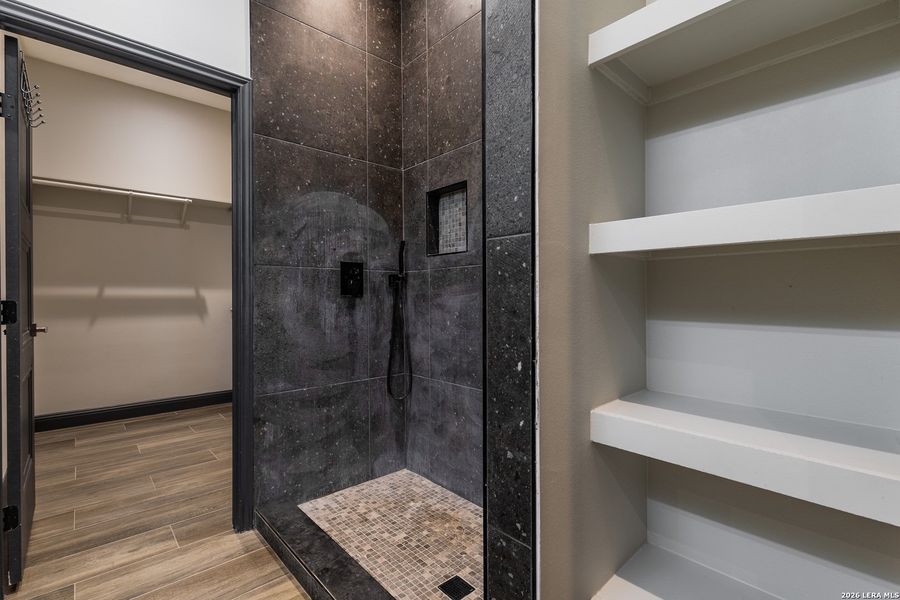 Close-up of interior finishes inside a home in , Eagle Pass (Image 19).