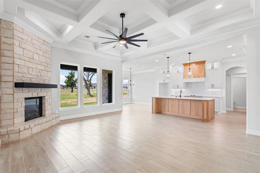 Spacious, unfurnished interior of a new home in Pecan Plantation, Granbury (Image 23).