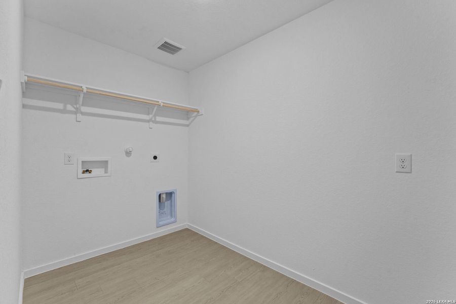 Spacious, unfurnished interior of a new home in Randolph Crossing, Converse (Image 20).