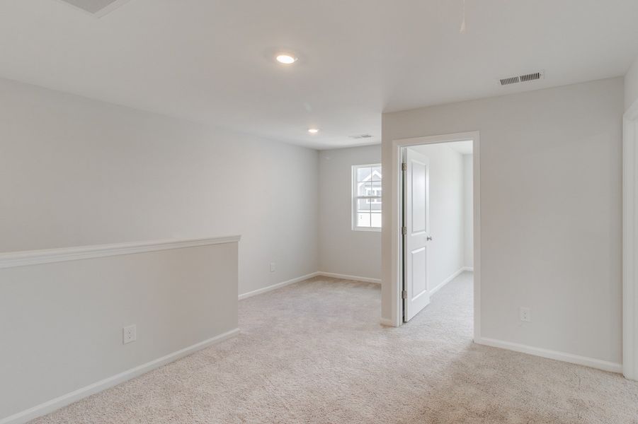 Spacious, unfurnished interior of a new home in Ellington, Elgin (Image 28).