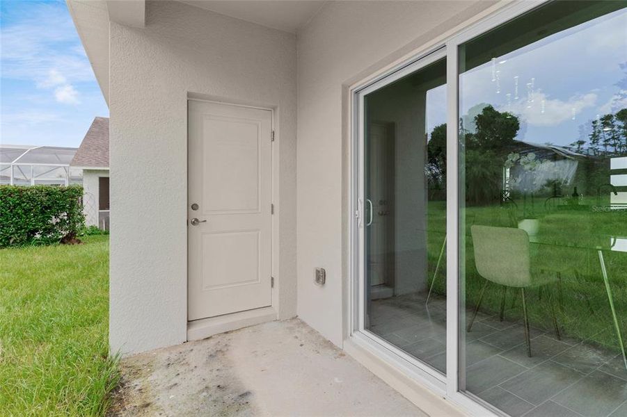Exterior details and patio area of a home in , Kissimmee (Image 40).