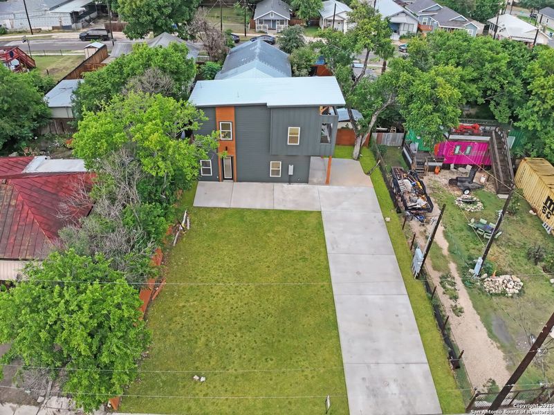 Exterior details and patio area of a home in , San Antonio (Image 30).