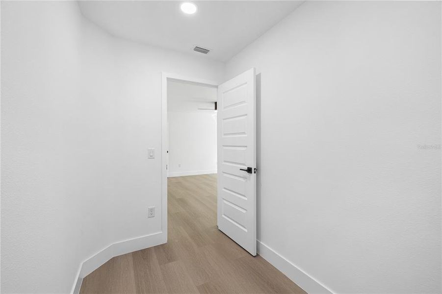 Spacious, unfurnished interior of a new home in , Dunnellon (Image 22).