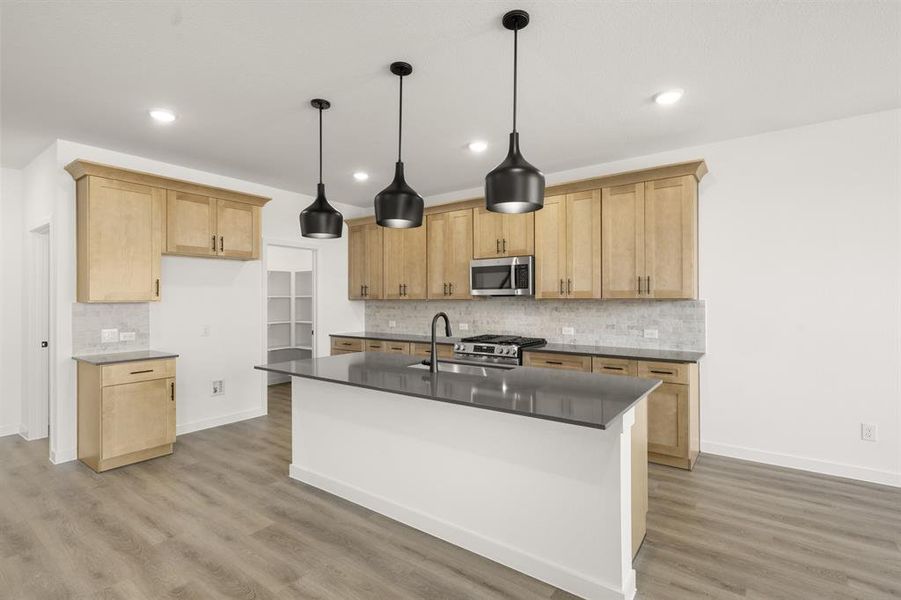 10_657 Tyronza- Kitchen-1