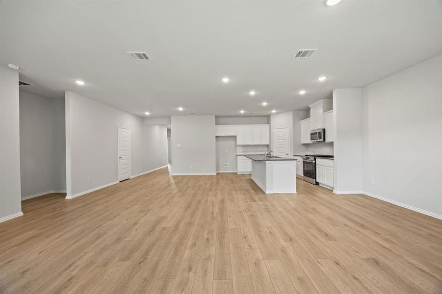 14-web-or-mls-3301-royal-frst-dr