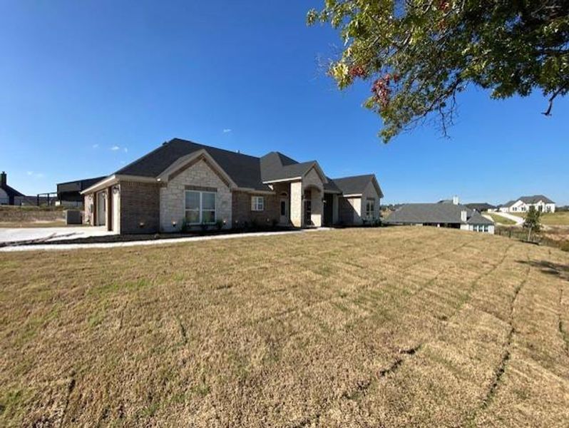 Exterior details and patio area of a home in , Azle (Image 16).