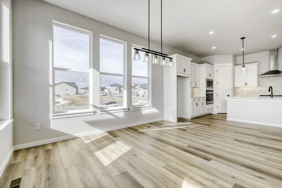 8423 David - Dining Area