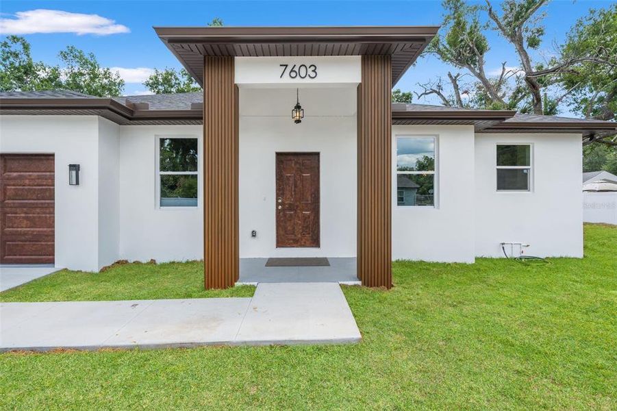 Exterior details and patio area of a home in , Tampa (Image 24).