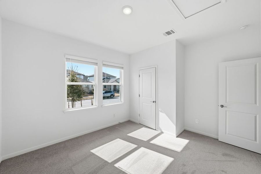 Spacious, unfurnished interior of a new home in Emory Crossing, Hutto (Image 13).