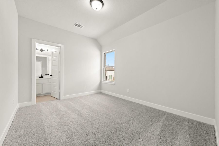 Spacious, unfurnished interior of a new home in Candela, Richmond (Image 17).
