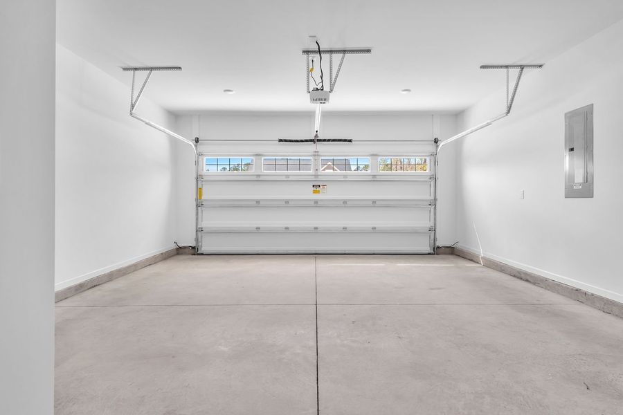 2-Car Garage 2-Car Garage