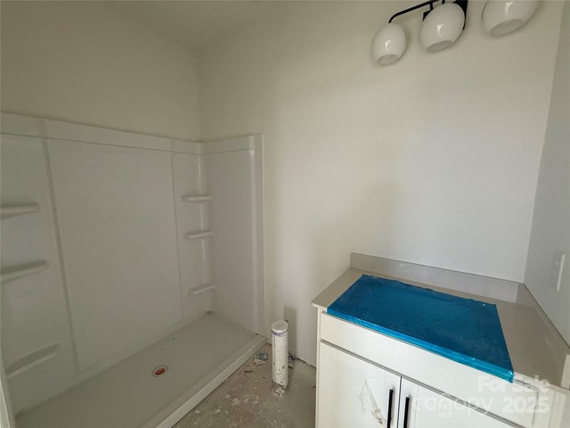 Full bath for guest room