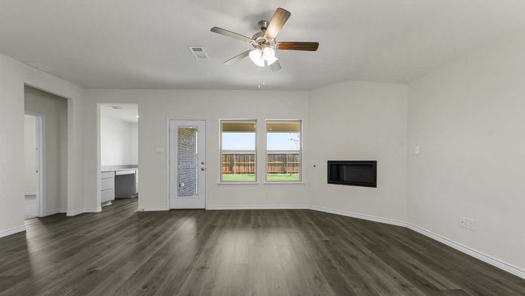 Spacious, unfurnished interior of a new home in Liberty Crossing, Royse City (Image 11).
