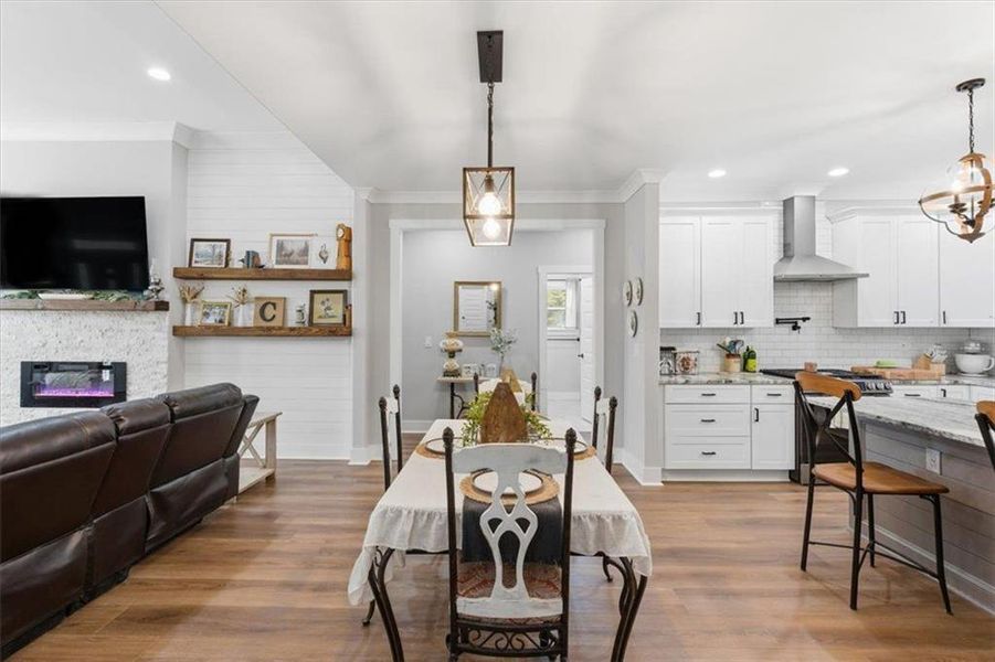 Furnished interior view inside a new home in , Calhoun (Image 31).