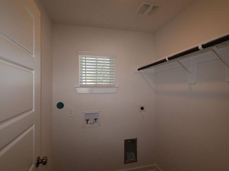 Spacious, unfurnished interior of a new home in Sorella, Tomball (Image 21).