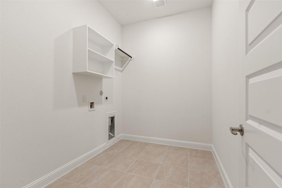 Spacious, unfurnished interior of a new home in Sundance Cove, Crosby (Image 26).
